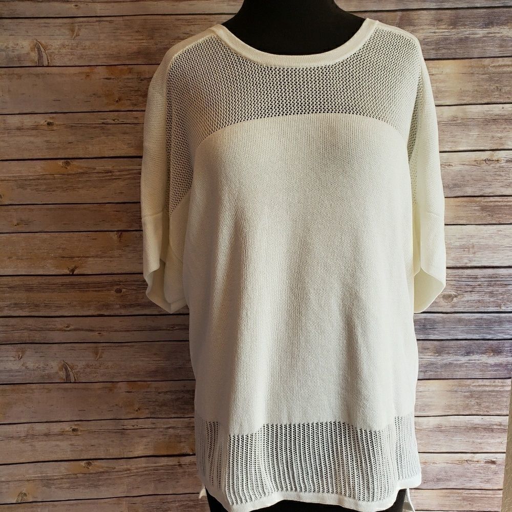 Athleta creme short sleeve workout top